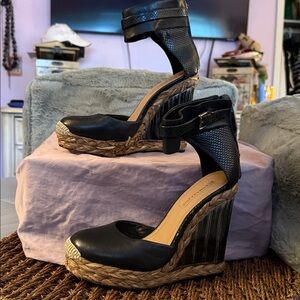 BCBGMaxAzria Black and Tan Woven Detail